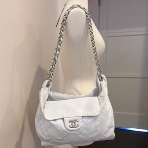 💎CHANEL Authentic Spacious White Messenger Luxury
